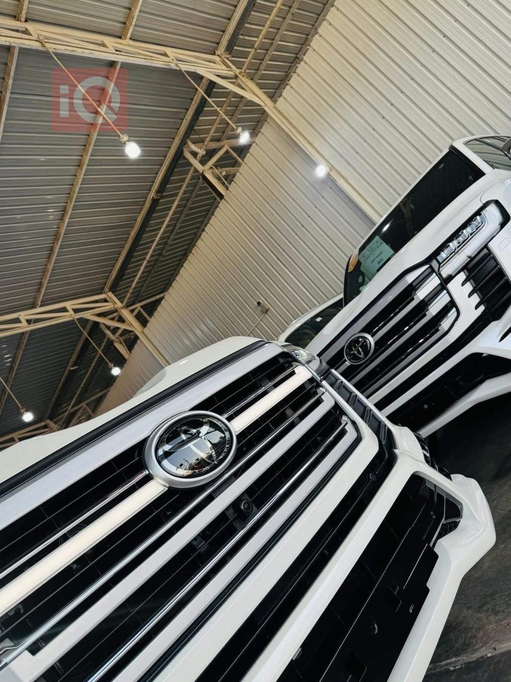 تۆیۆتا لاند کروزەر